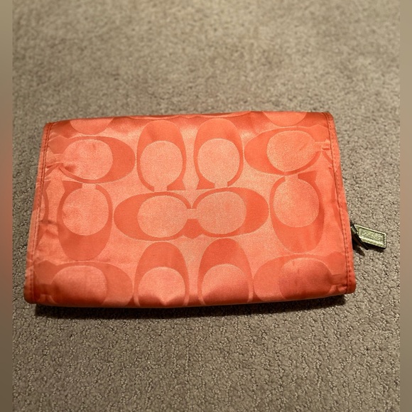 Coach makeup bag - Picture 2 of 6